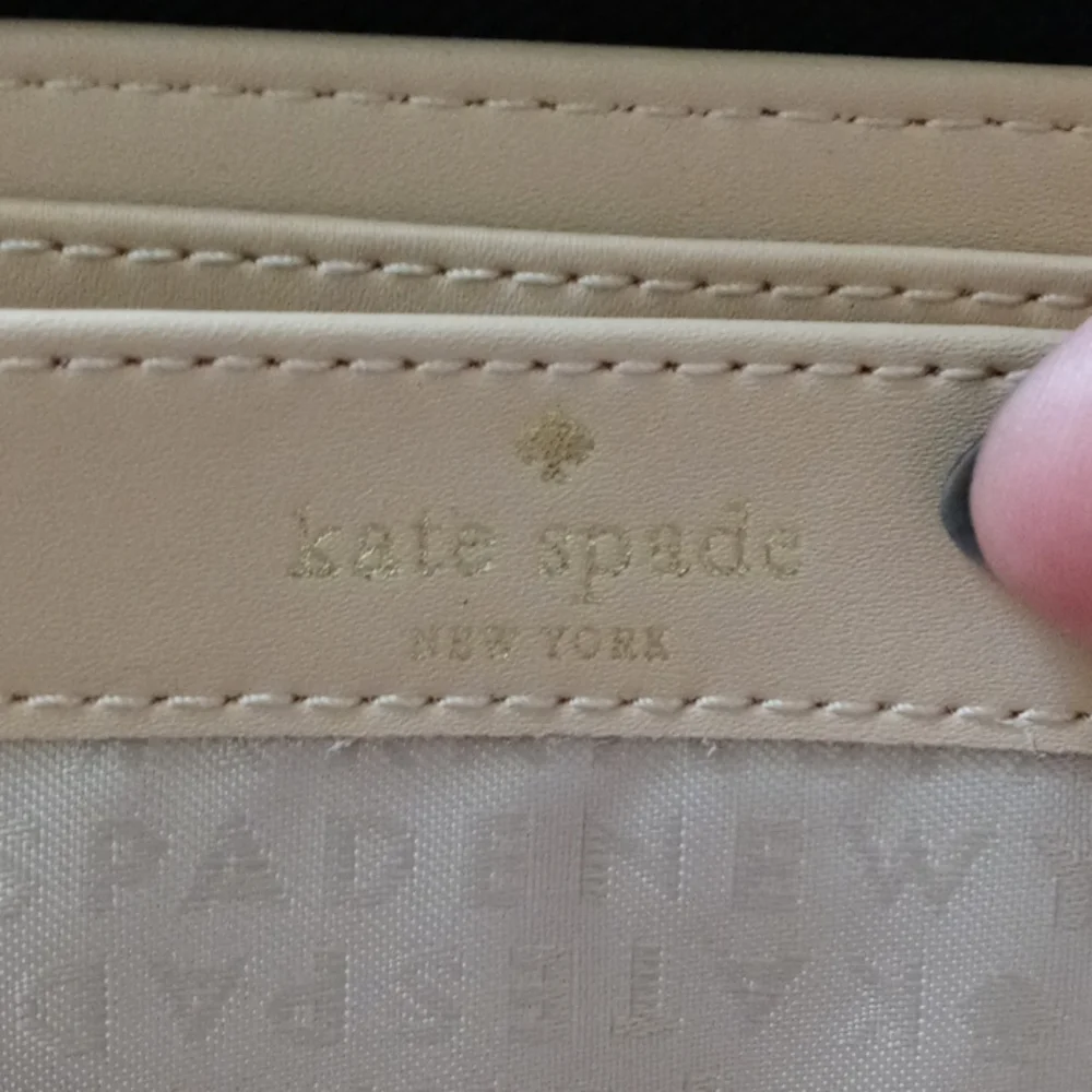 🖤RARE Kate Spade🖤 - Rialto Place Croc-Embossed Neda Zip Wallet